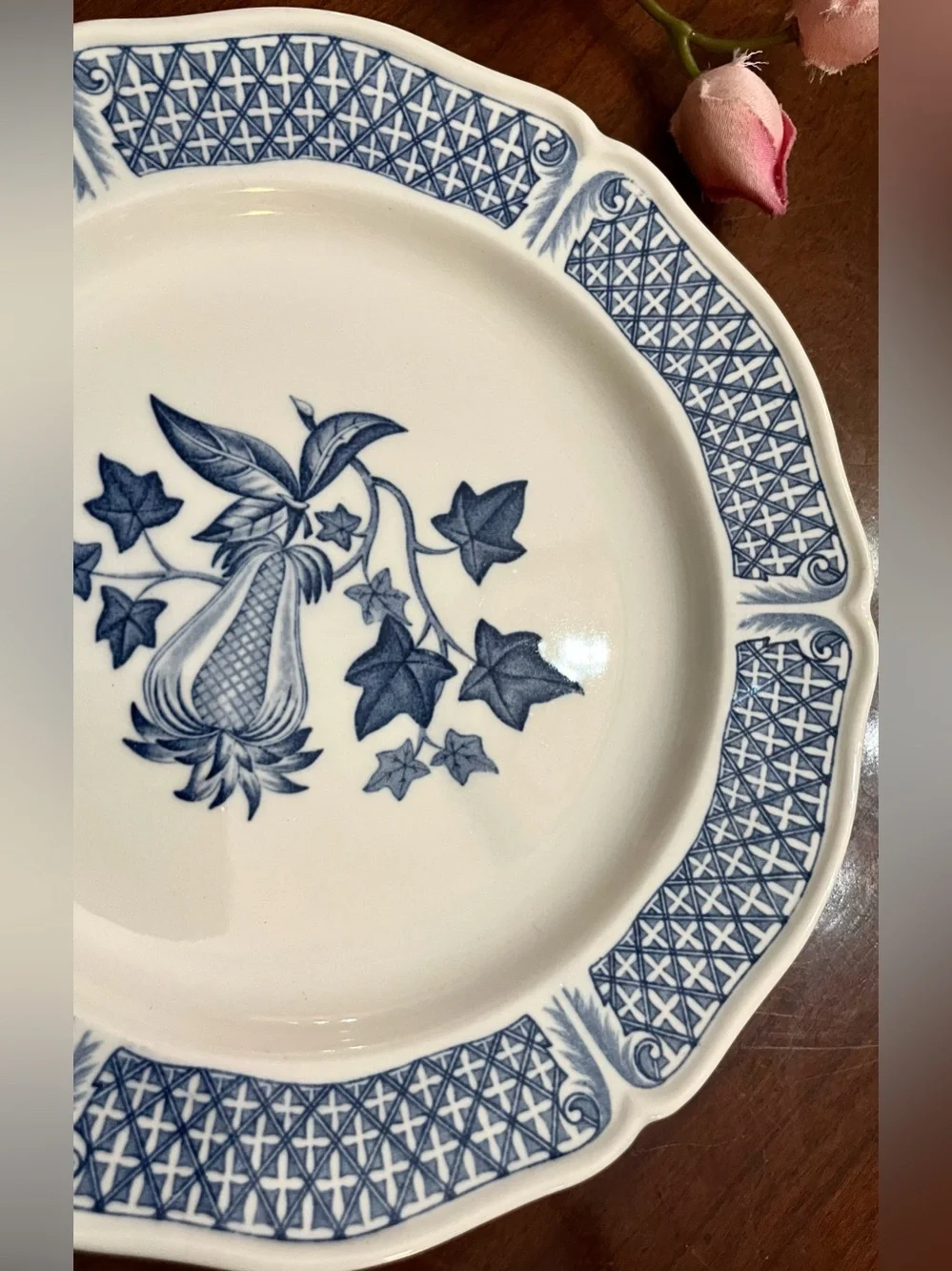 Vintage 1965 Wedgwood Avocado Blue 7.25